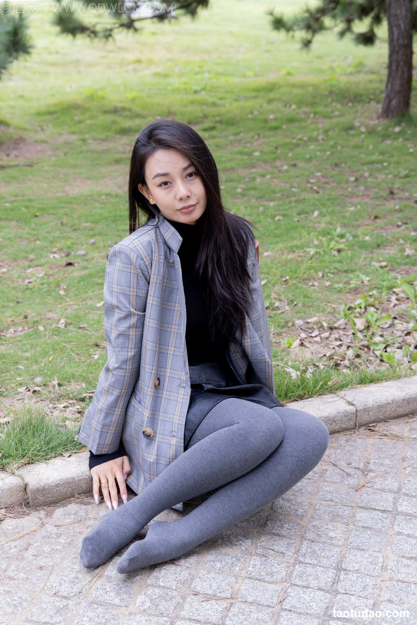 物恋传媒 No.2559 岚岚-皮鞋、厚灰丝、穿袜子 [255P1V-7.78GB]