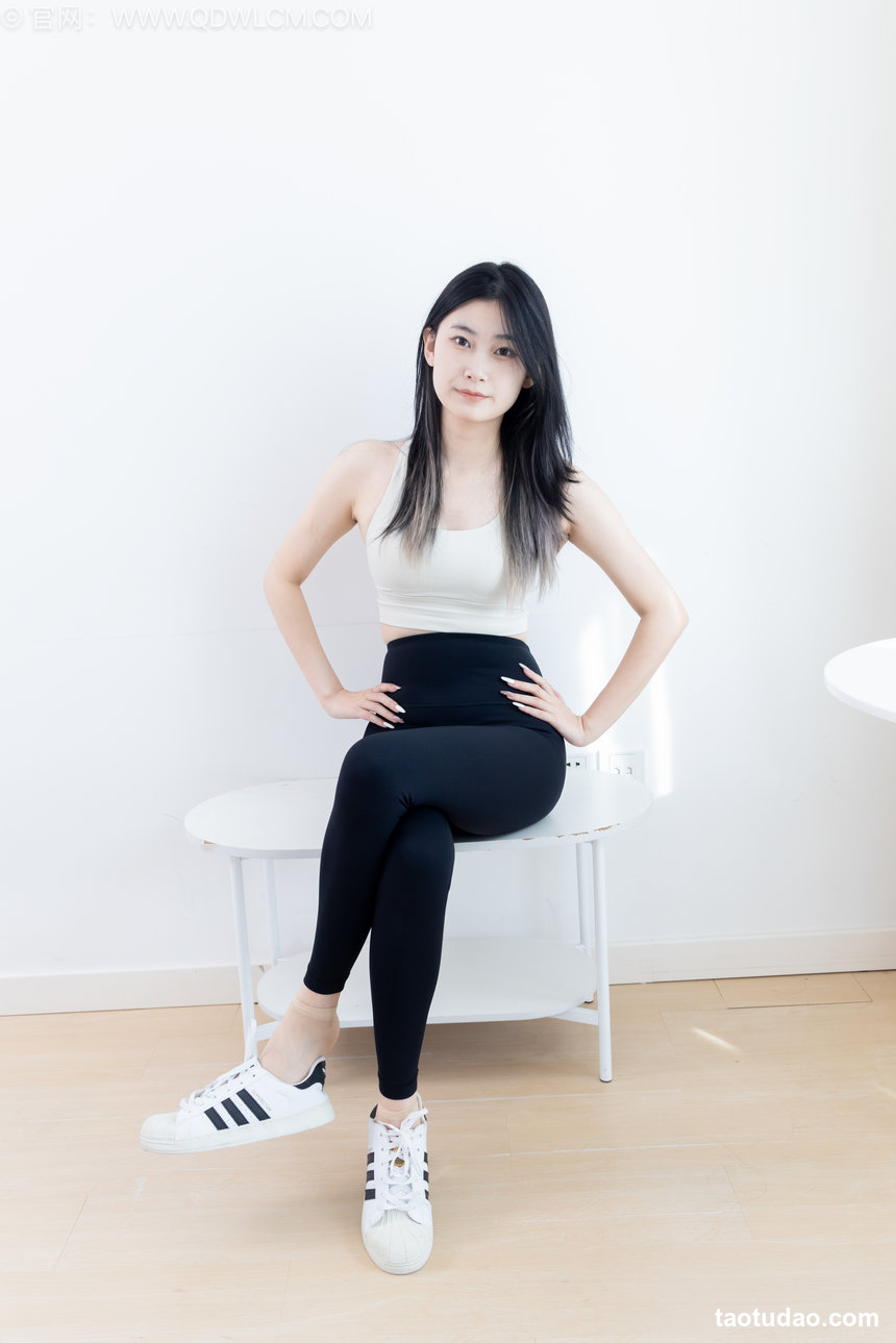 物恋传媒 No.2561 贝壳-板鞋、帆布鞋、短肉丝、瑜伽裤 [165P1V-4.84GB]