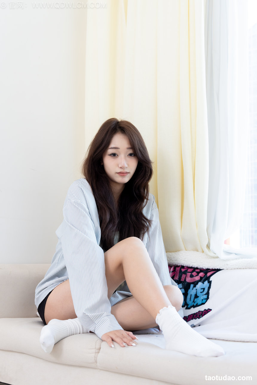 物恋传媒 No.2569 半夏-板鞋、纯白棉袜、裸足 [149P1V-3.29GB]