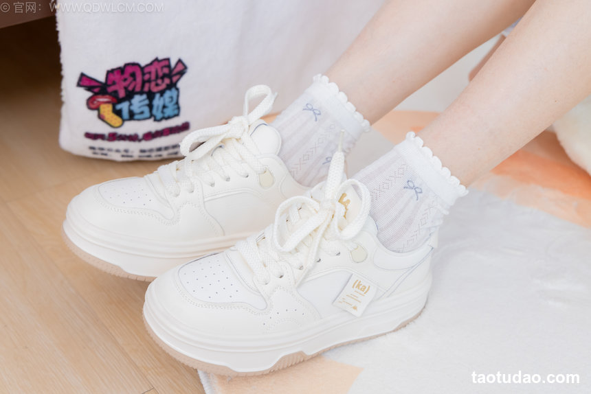 物恋传媒 No.2571 灵儿-板鞋、白棉袜、裸足 [154P1V-3.50GB]