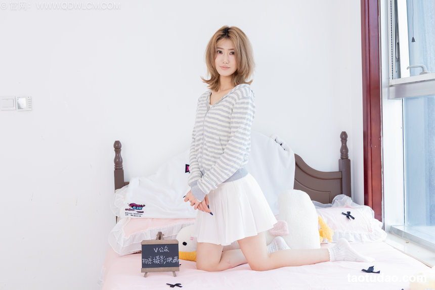 物恋传媒 No.2571 灵儿-板鞋、白棉袜、裸足 [154P1V-3.50GB]