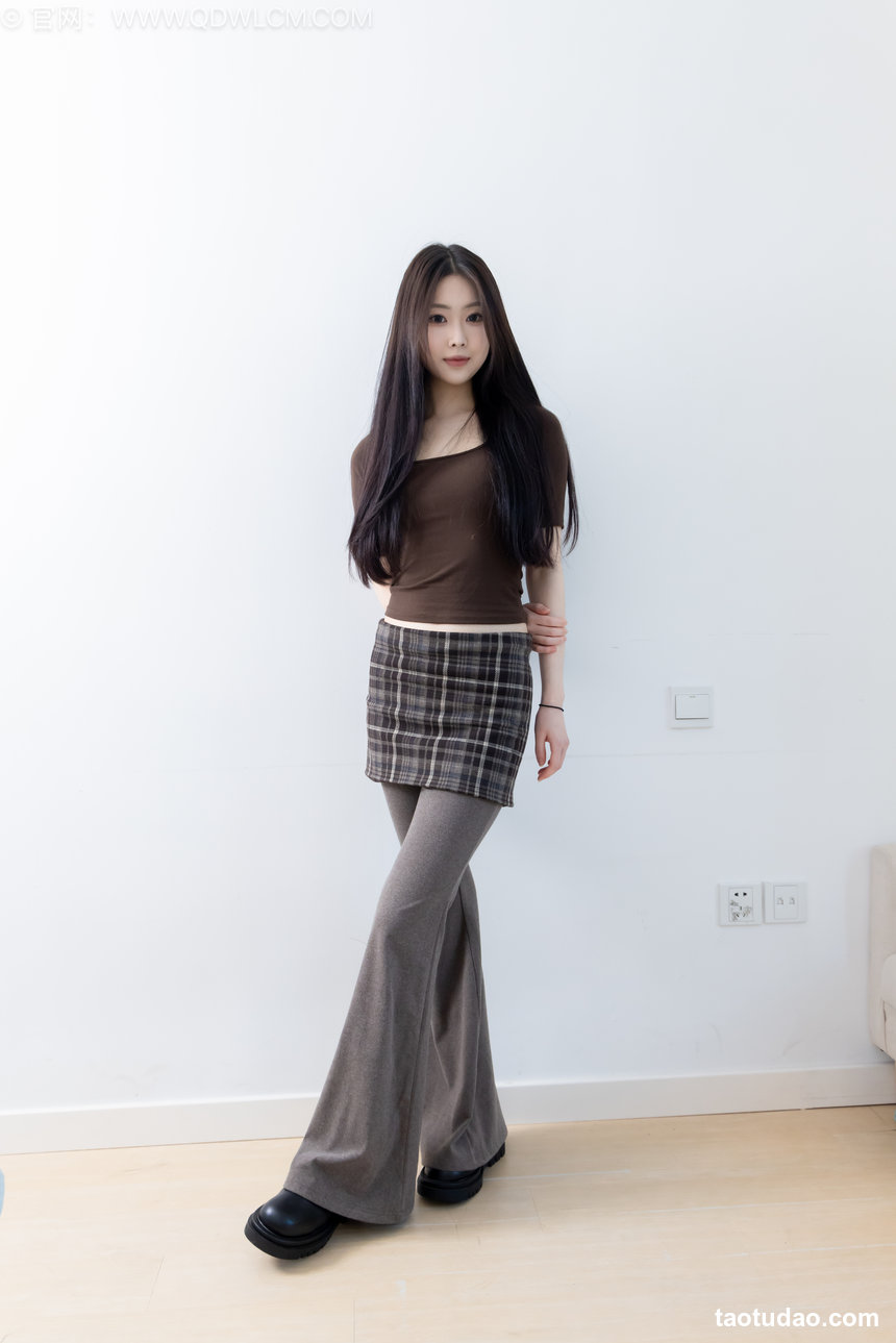 物恋传媒 No.2573 小羊-短靴、薄灰丝、裤里丝 [157P1V-4.21GB]