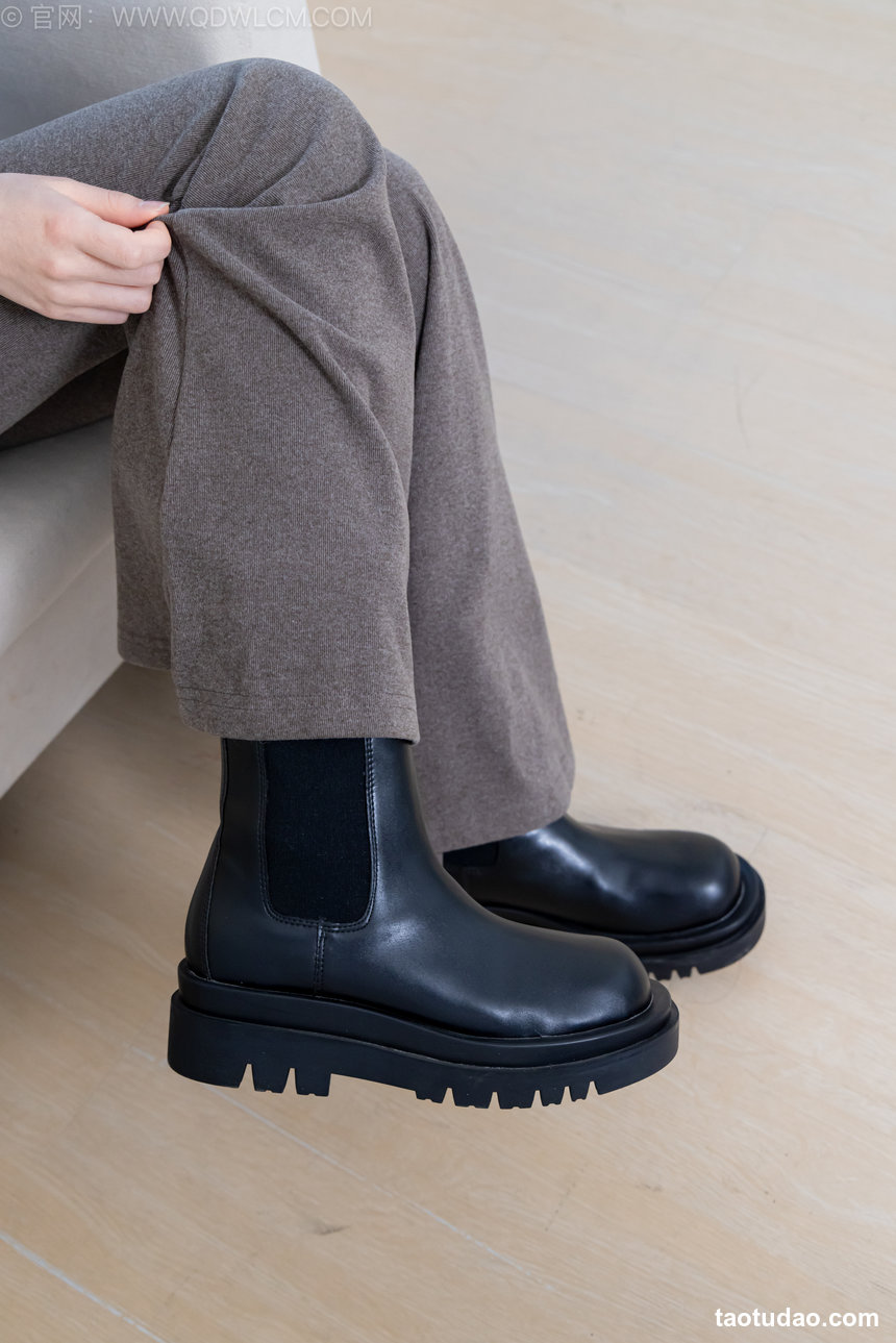 物恋传媒 No.2573 小羊-短靴、薄灰丝、裤里丝 [157P1V-4.21GB]