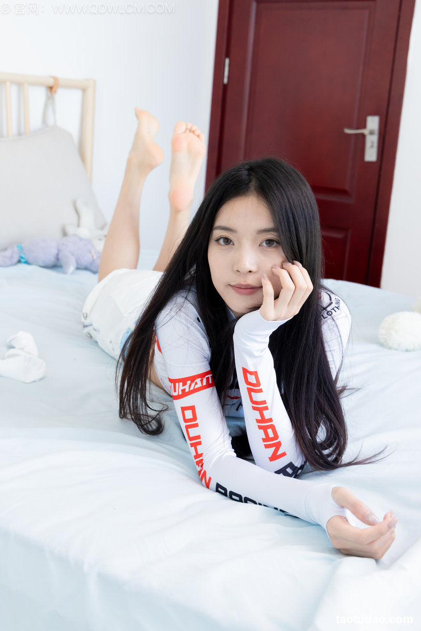 物恋传媒 No.2575 茯苓-高跟长靴、白棉袜、裸足 [184P1V-4.61GB]