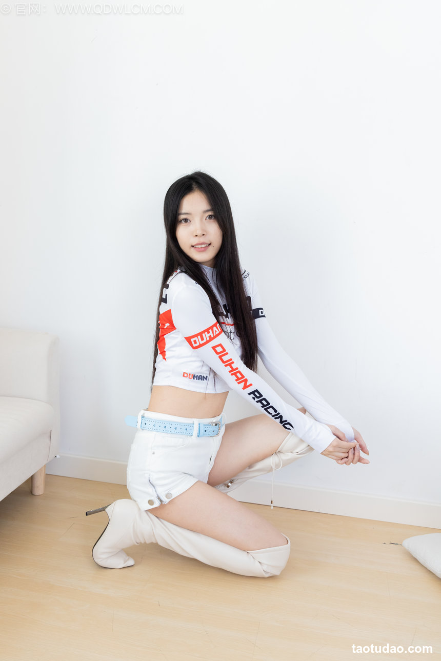 物恋传媒 No.2575 茯苓-高跟长靴、白棉袜、裸足 [184P1V-4.61GB]