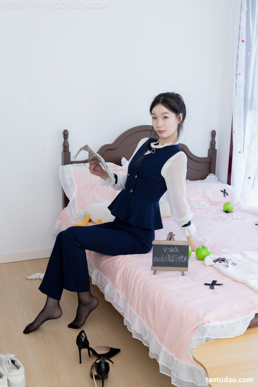 物恋传媒 No.2578 水蜜桃-高跟鞋、薄黑丝、银行制服、裤里丝 [157P1V-4.09GB]