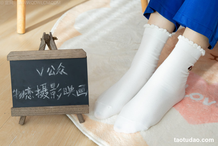 物恋传媒 No.2579 青提-板鞋、白棉袜、裸足、校服 [150P1V-3.58GB]