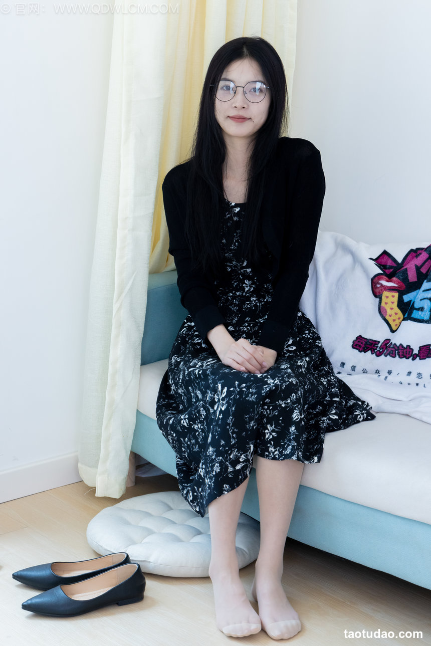 物恋传媒 No.2580 茯苓-平底鞋、薄肉丝、裸足 [150P1V-4.88GB]