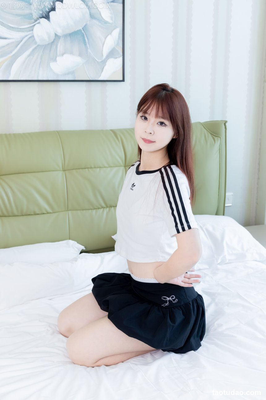 物恋传媒 No.2582 面面-板鞋、纯白棉袜、裸足 [150P1V-3.89GB]