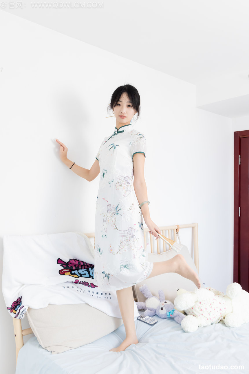 物恋传媒 No.2584 南南-三双高跟鞋、薄肉丝、裸足 [158P1V-6.60GB]