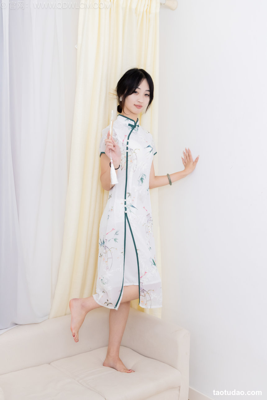 物恋传媒 No.2584 南南-三双高跟鞋、薄肉丝、裸足 [158P1V-6.60GB]