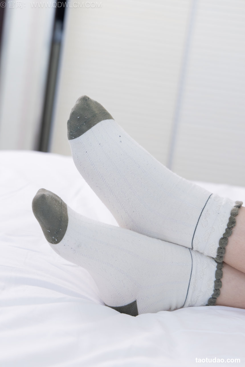 物恋传媒 No.2587 面面-板鞋、白棉袜、裸足 [143P1V-3.65GB]