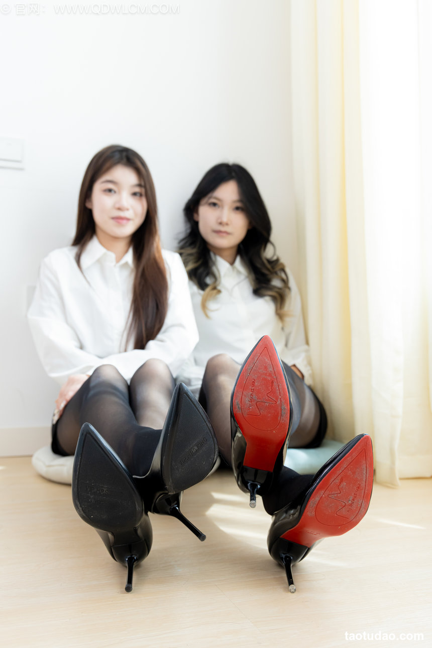 物恋传媒 No.2590 闪闪&贝壳-高跟鞋、薄黑丝、ol制服 [163P1V-5.09GB]