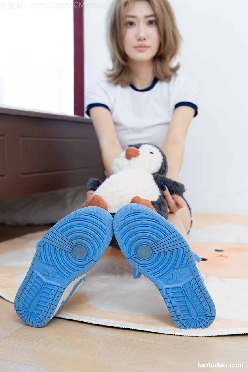 物恋传媒 No.2592 灵儿-板鞋、薄肉丝、体操服 [157P1V-3.80GB]