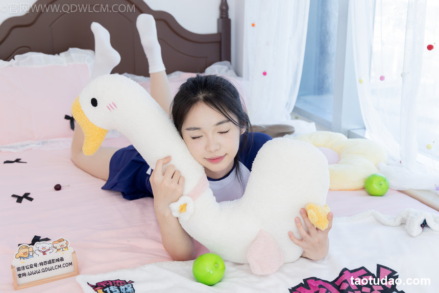 物恋传媒 No.2596 青提-帆布鞋、白棉袜、薄肉丝 [139P1V-3.91GB]