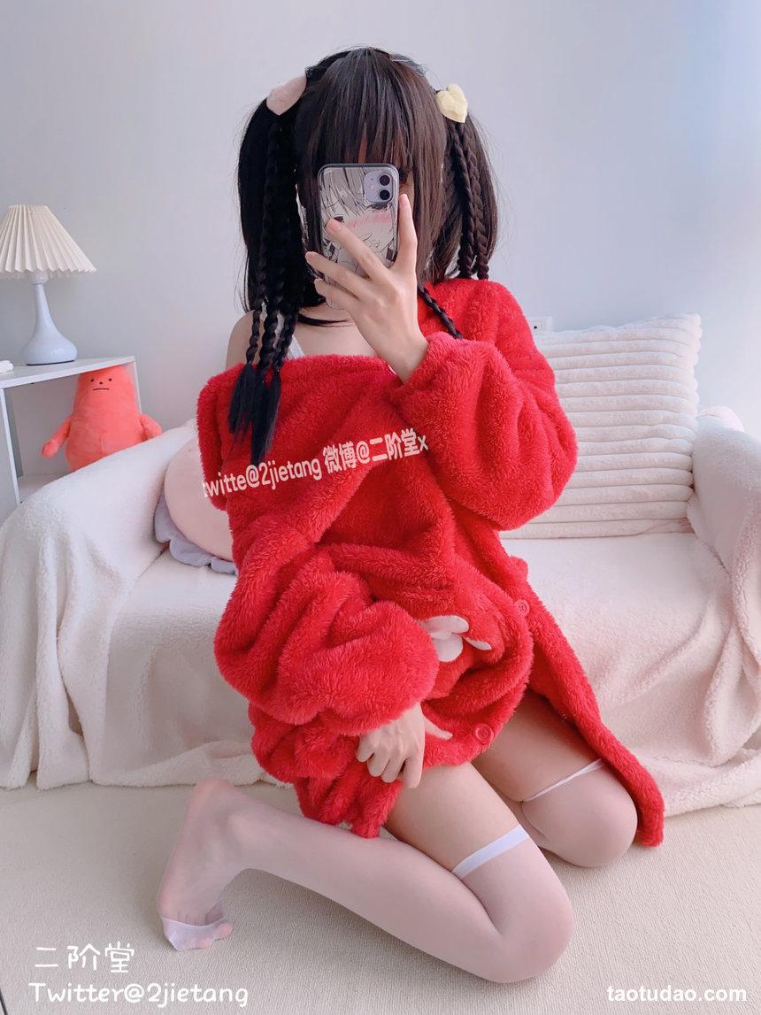 二阶堂 (宅绘子) – NO.018 红色熊衣[134P-1V-208M]