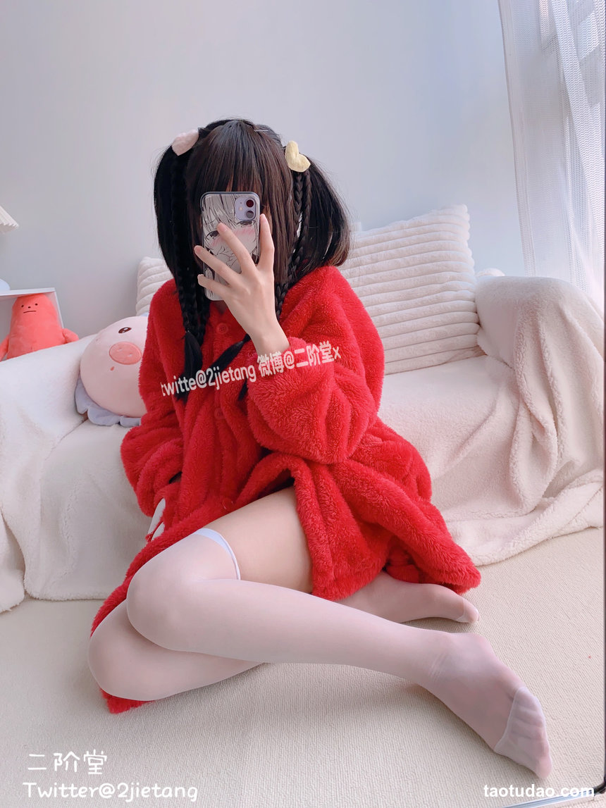 二阶堂 (宅绘子) – NO.018 红色熊衣[134P-1V-208M]