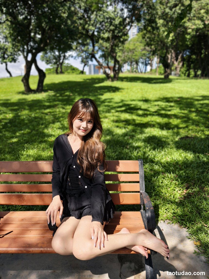 个人约拍 - 001号作品 草地约拍 00后学妹[509P+141V／5.30GB]