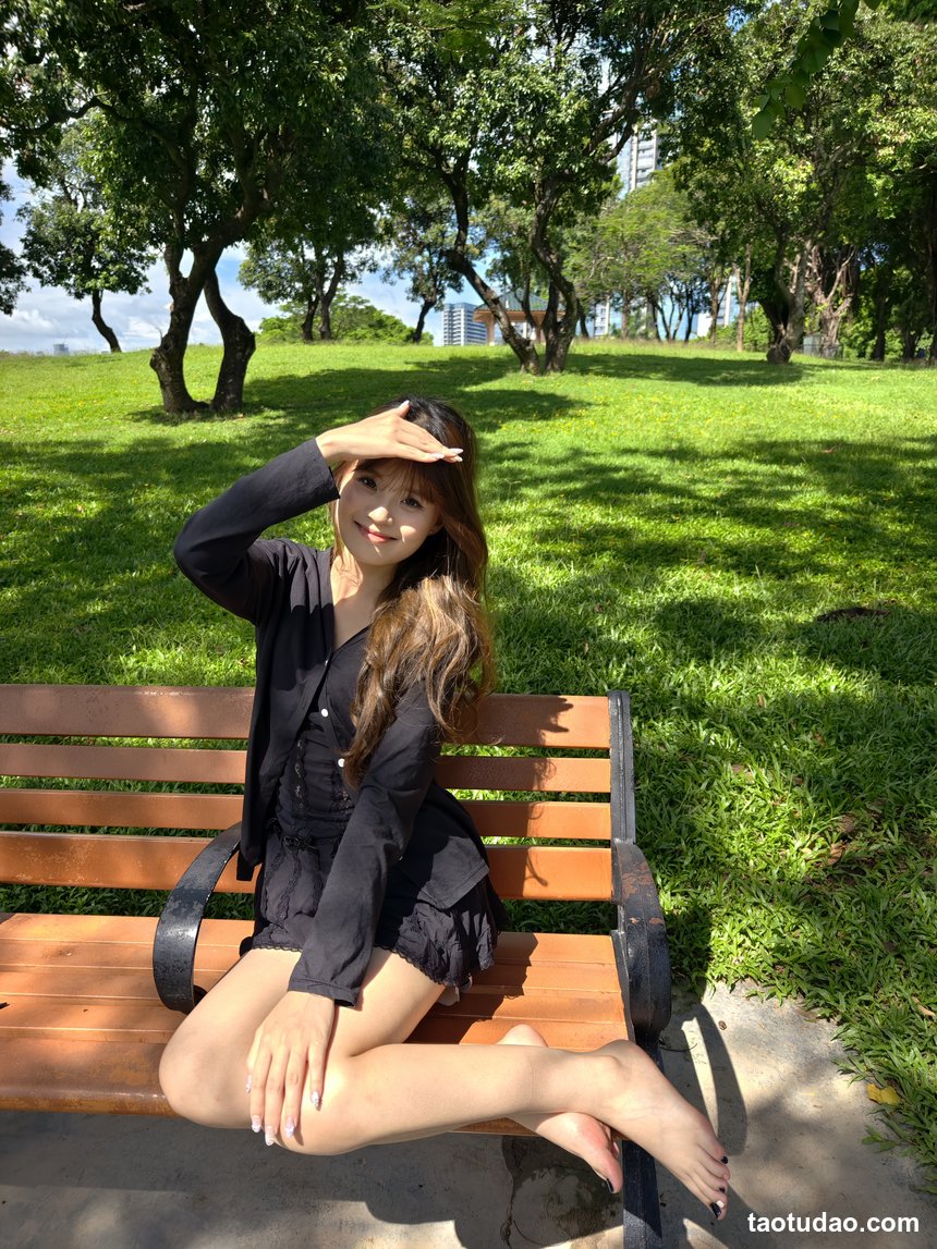 个人约拍 - 001号作品 草地约拍 00后学妹[509P+141V／5.30GB]