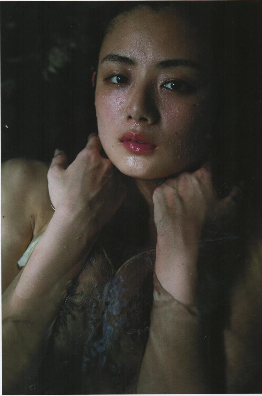[Photobook] 片山萌美 裸芯 Rashin