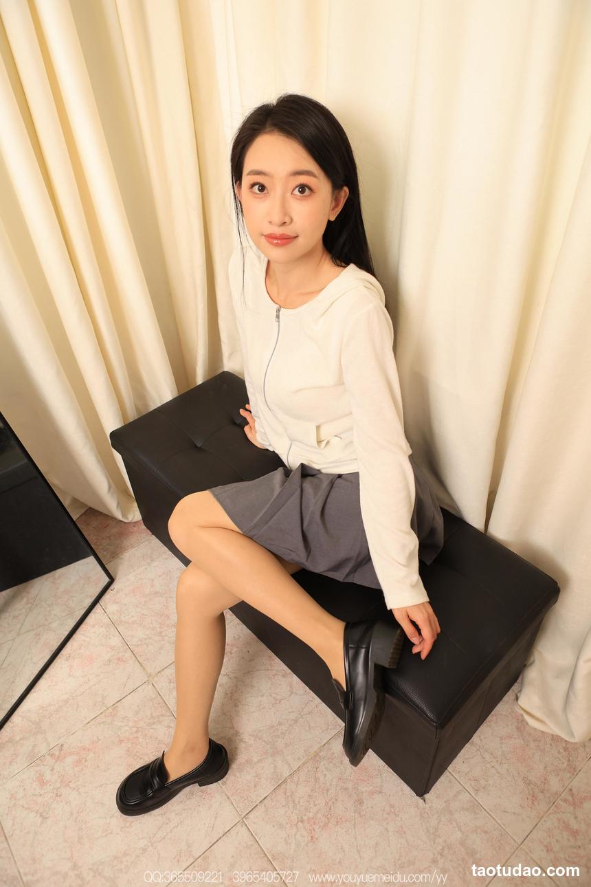 [IESS异思趣向] 2025.12.24 丝享家 2246 小婕《俏皮短裙》[87P-74MB]