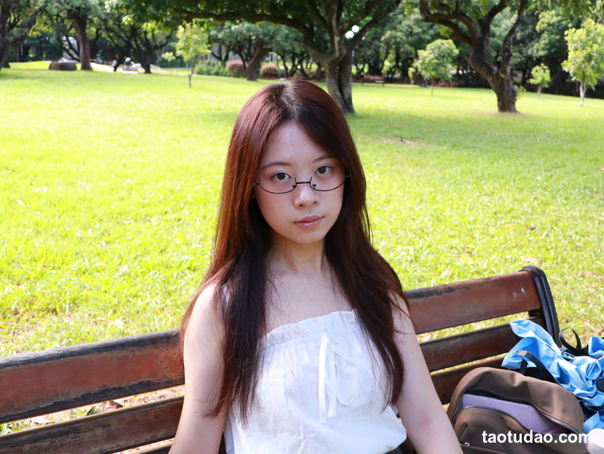 约拍系列 013号作品 半框眼镜高颜值小妹[196P5+2V／4.38GB]