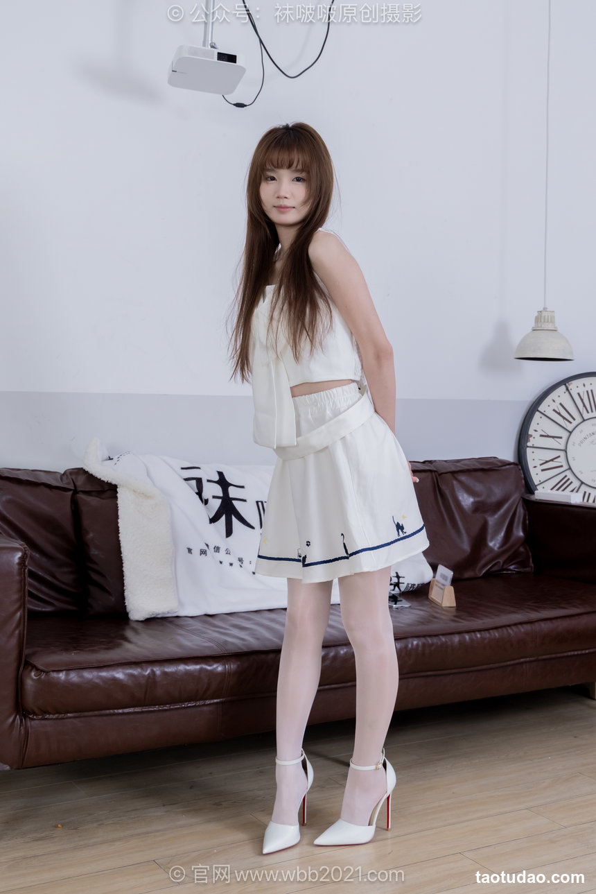 BoBoSocks袜啵啵 No.650 甜甜圈-高跟鞋、油亮珠光厚白丝、裸足 [149P1V-6.10GB]