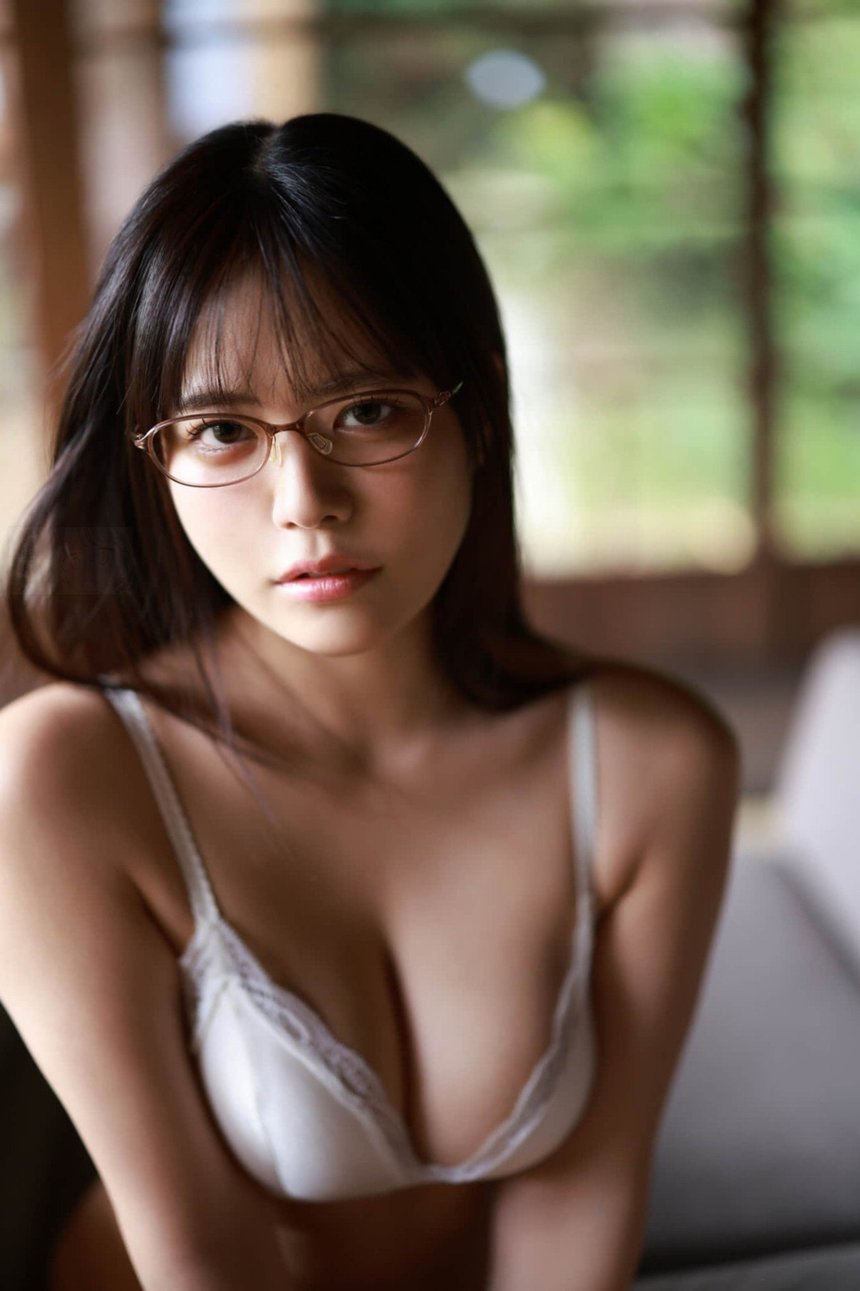 東雲うみ写真集「本気の艶っぽさ、魅せてあげる……」