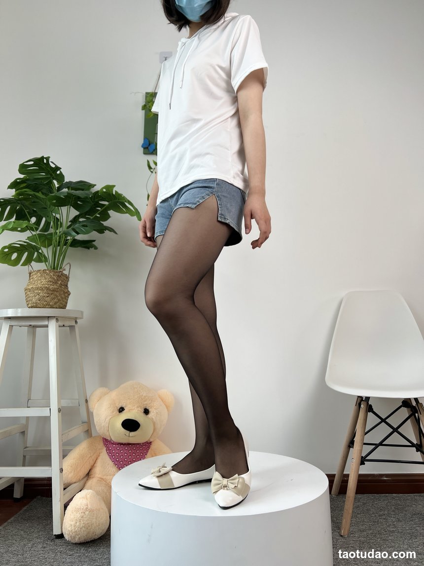 三禾摄影 No.074 卫衣 短裤 黑丝 高跟 [311P1V-1.14GB]