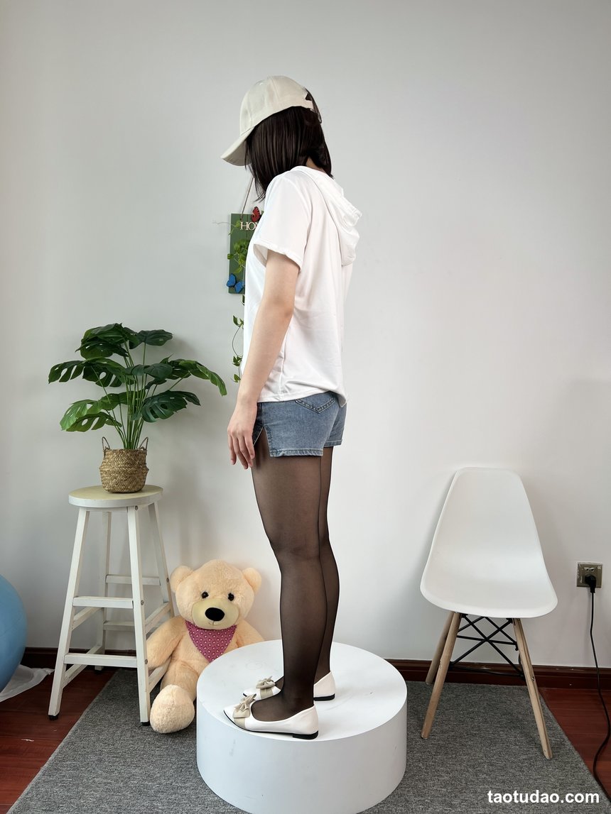 三禾摄影 No.074 卫衣 短裤 黑丝 高跟 [311P1V-1.14GB]