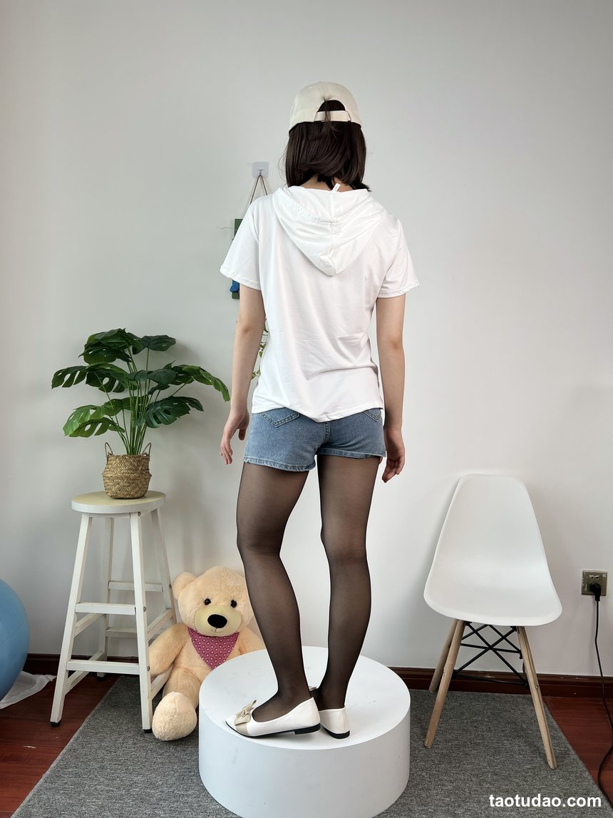 三禾摄影 No.074 卫衣 短裤 黑丝 高跟 [311P1V-1.14GB]