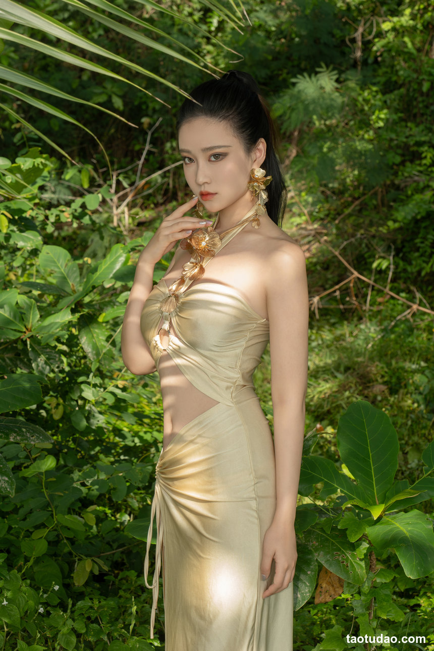 年年nnian –  海边维纳斯 [80P-1.07G]