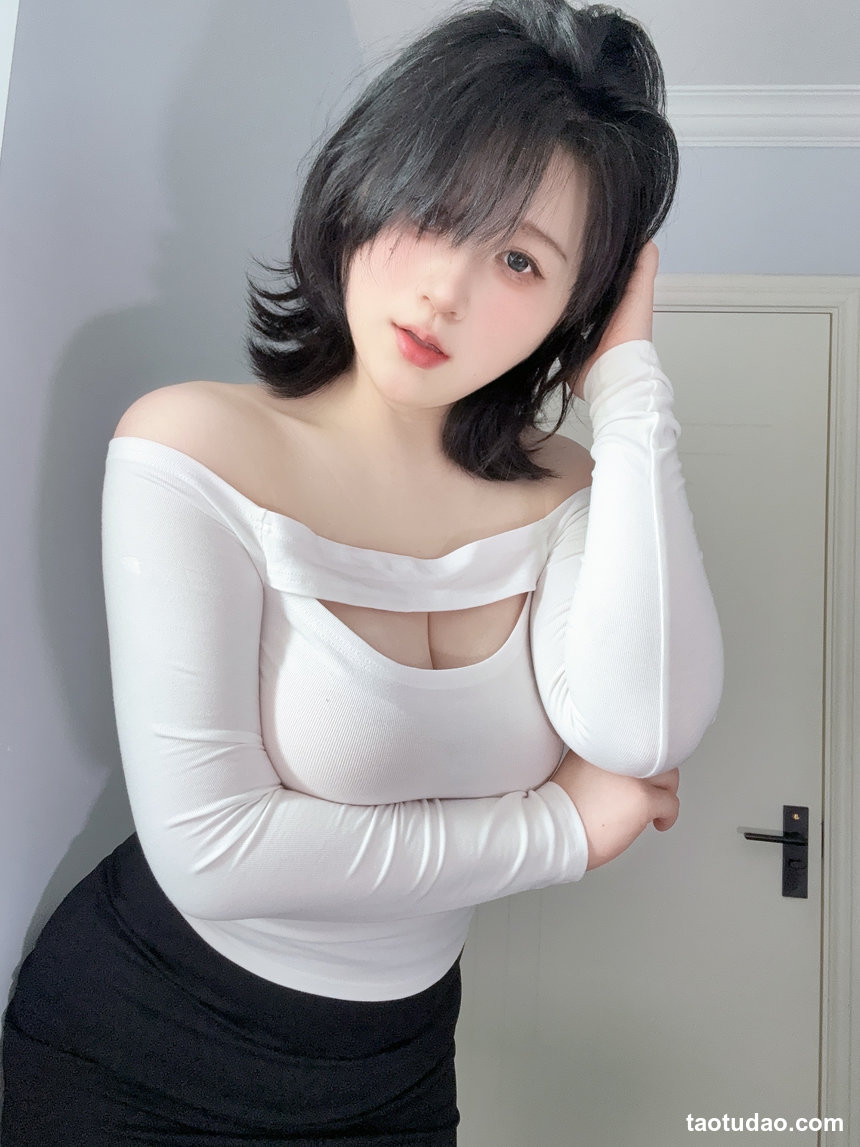 Zyra秋 –  妈妈的裙子[47P-215.9M]