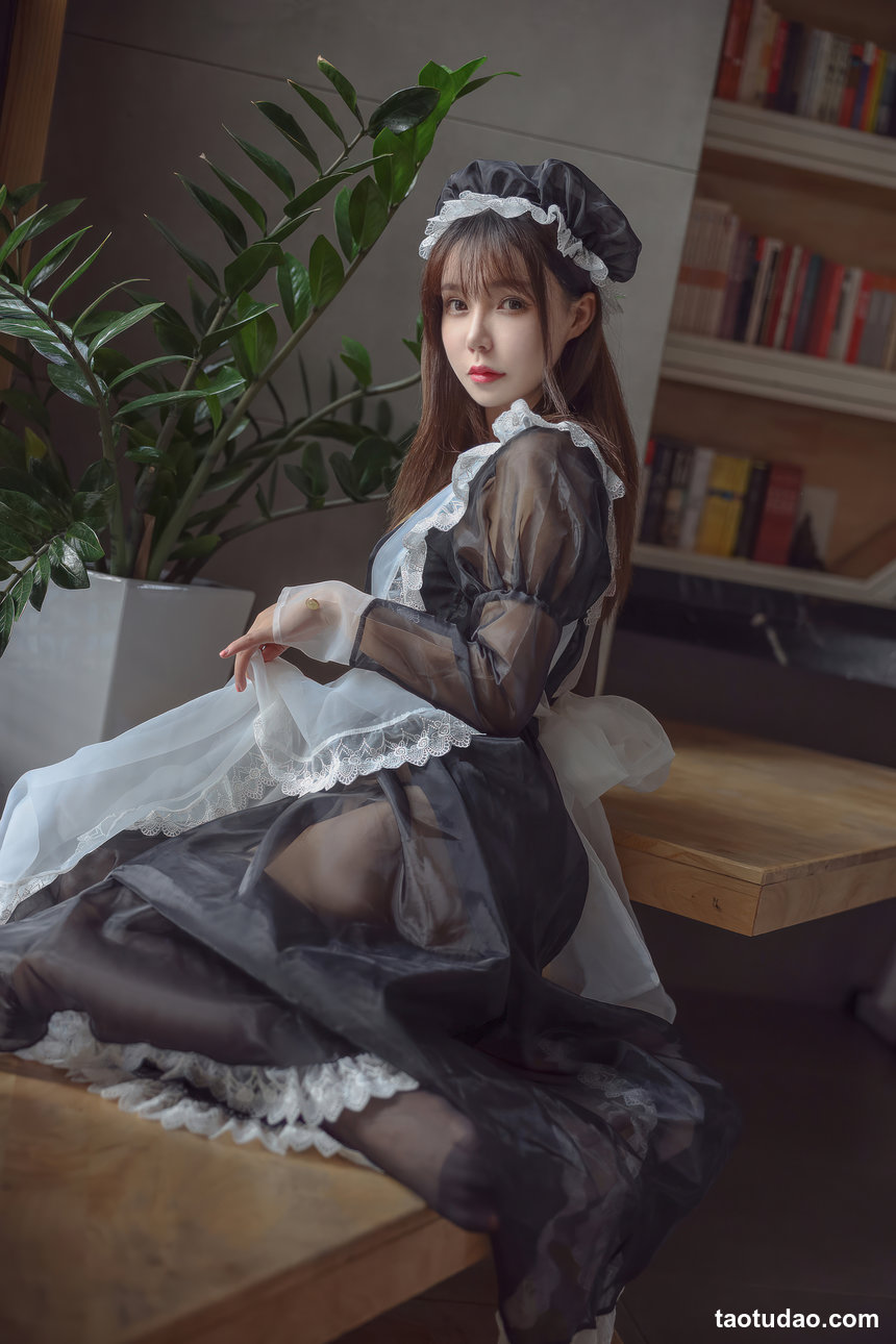 亚马逊鲶鱼 – 黑色透明女仆[33P-193.1M]