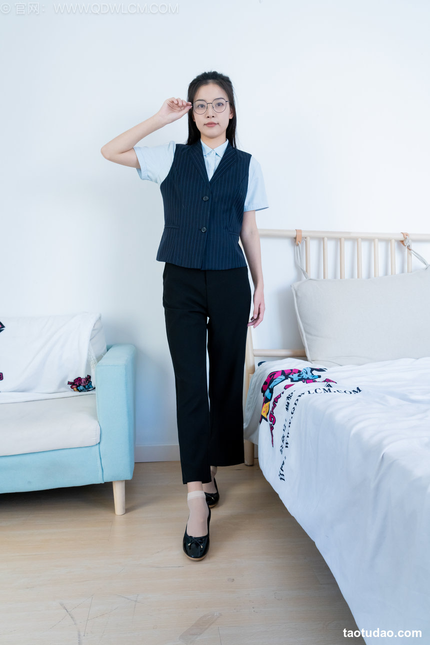 物恋传媒 No.2602 泡泡-高跟鞋、蕾丝印花薄黑丝 [150P1V-3.58GB]