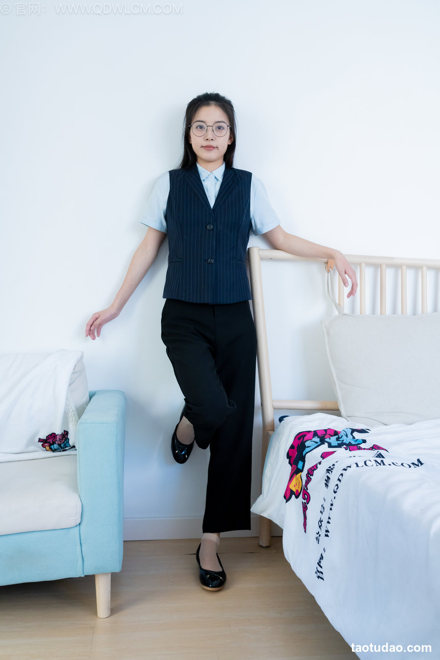 物恋传媒 No.2602 泡泡-高跟鞋、蕾丝印花薄黑丝 [150P1V-3.58GB]