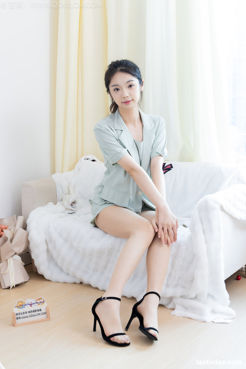 物恋传媒 No.2605 菜菜-板鞋、油亮薄黑丝、牛仔裤、裤里丝 [150P1V-4.17GB]