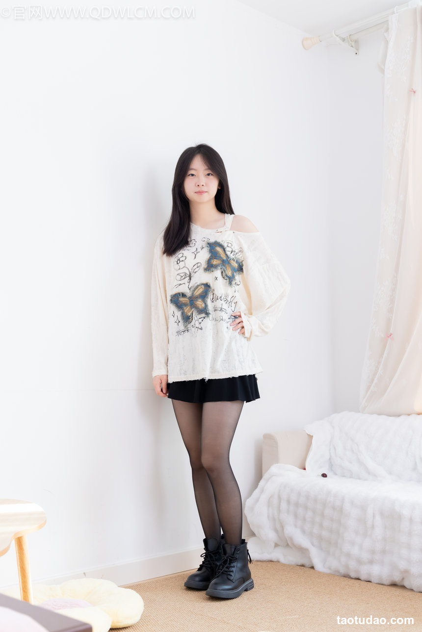 物恋传媒 No.2607 小羊-三双高跟凉鞋、薄肉丝、裸足 [160P1V-6.98GB]