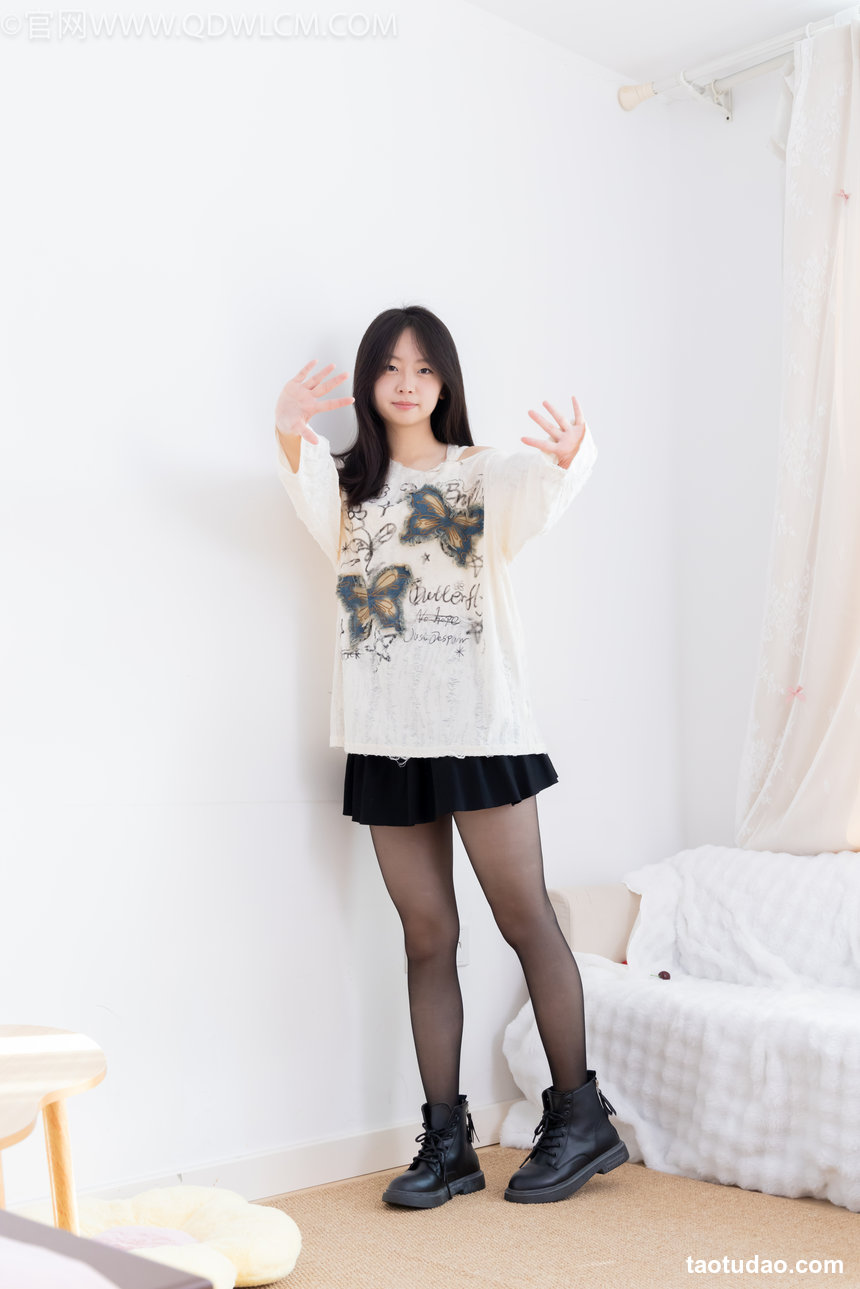 物恋传媒 No.2607 小羊-三双高跟凉鞋、薄肉丝、裸足 [160P1V-6.98GB]