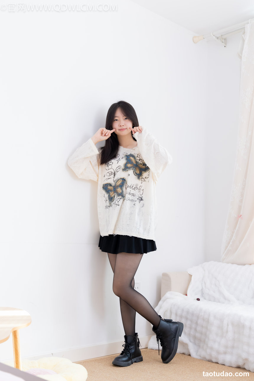 物恋传媒 No.2607 小羊-三双高跟凉鞋、薄肉丝、裸足 [160P1V-6.98GB]