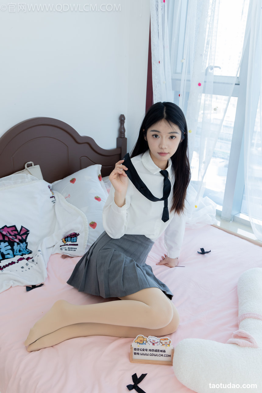 物恋传媒 No.2613 泡泡-高跟鞋、薄黑丝 [188P1V-4.84GB]