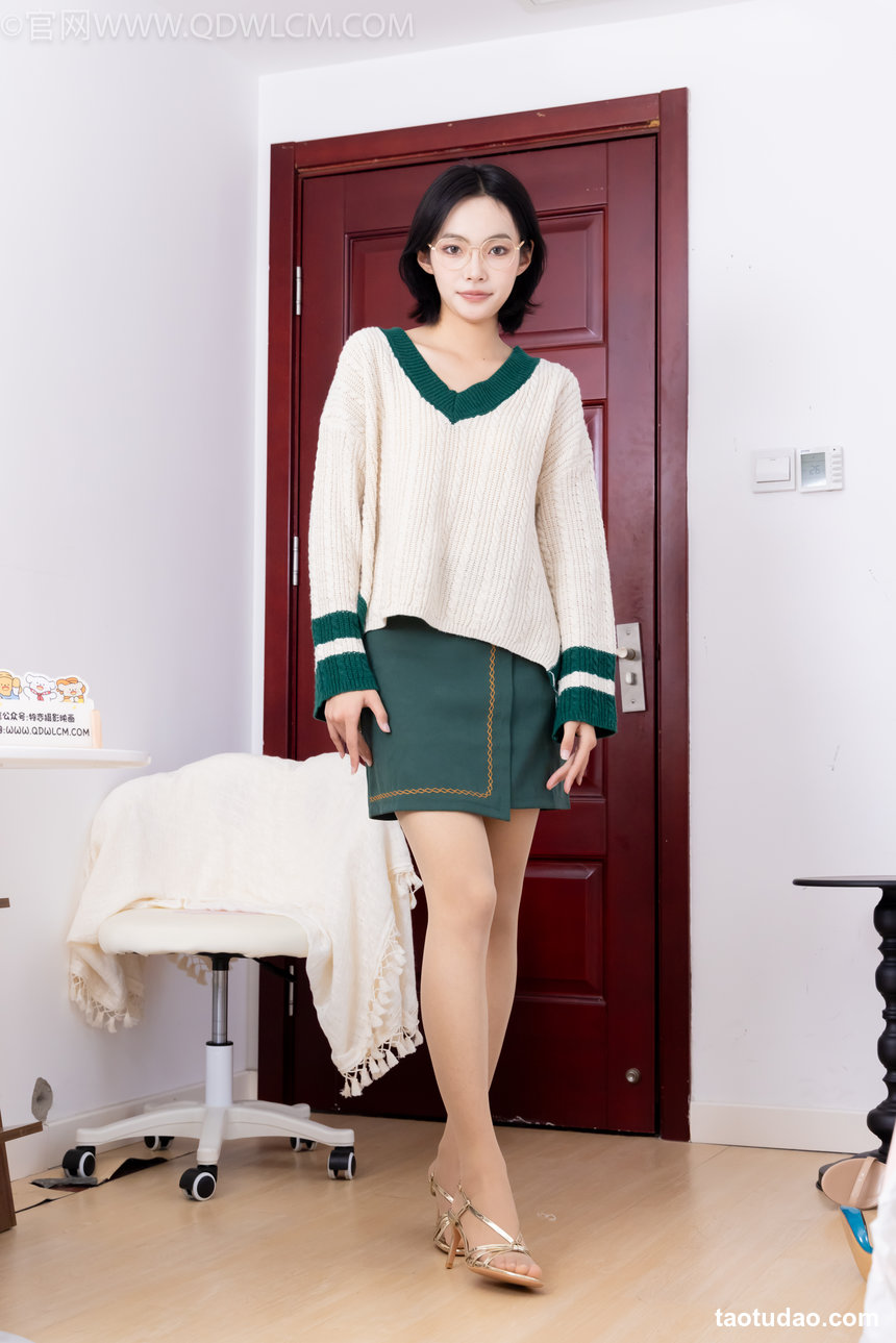 物恋传媒 No.2615 泡泡-帆布鞋、白棉袜 [155P1V-3.80GB]