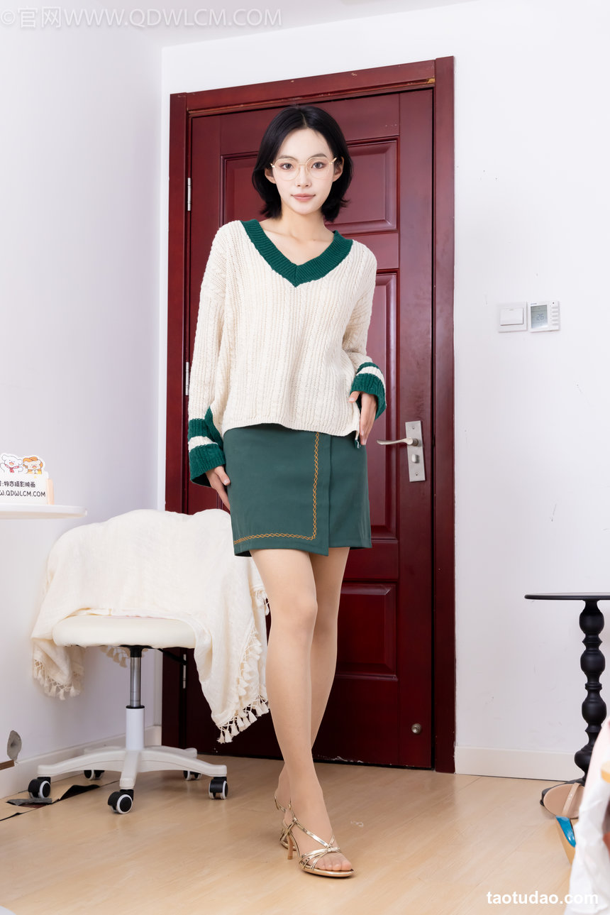 物恋传媒 No.2615 泡泡-帆布鞋、白棉袜 [155P1V-3.80GB]