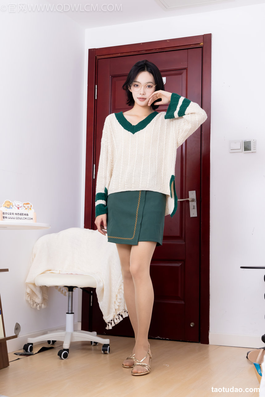 物恋传媒 No.2615 泡泡-帆布鞋、白棉袜 [155P1V-3.80GB]