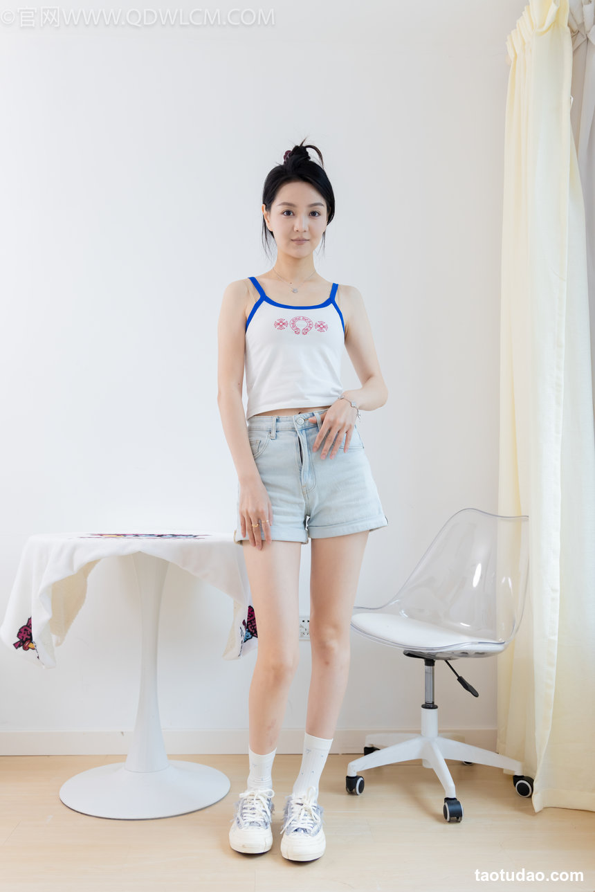 物恋传媒 No.2618 小野-高跟长靴、白棉袜、裸足 [180P1V-4.02GB]