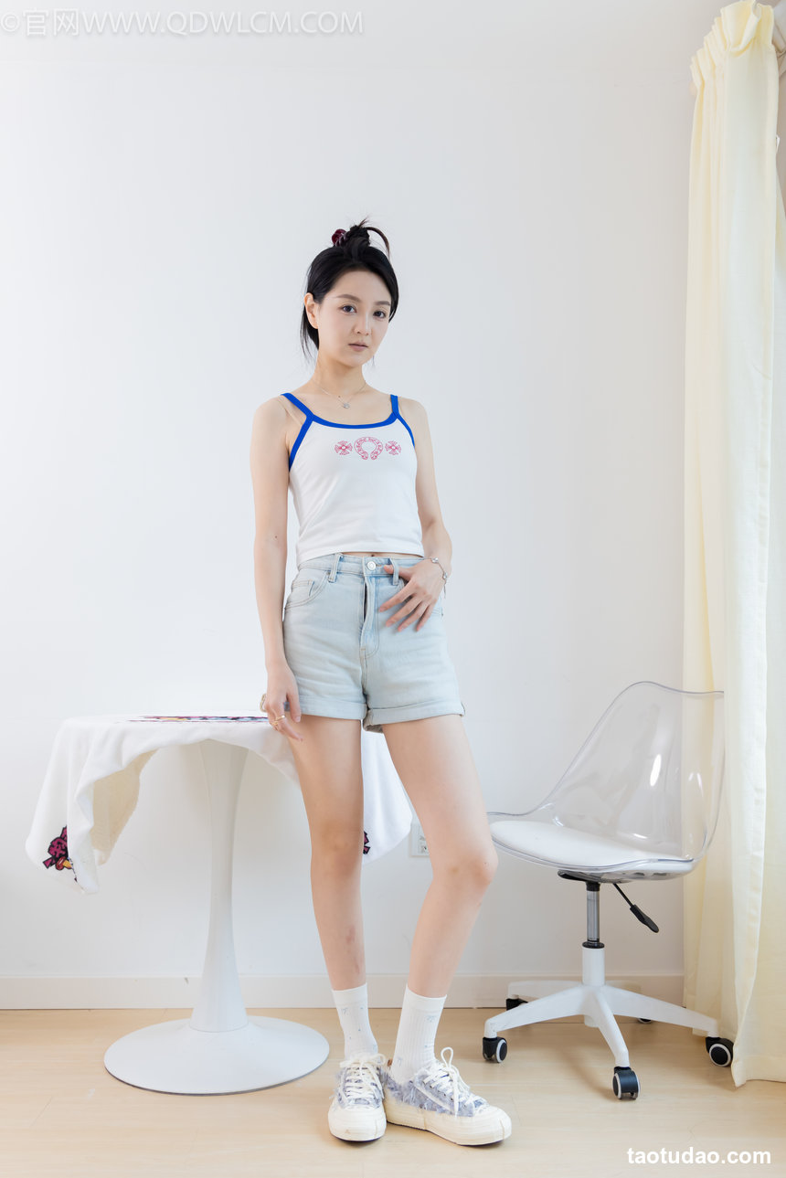 物恋传媒 No.2618 小野-高跟长靴、白棉袜、裸足 [180P1V-4.02GB]