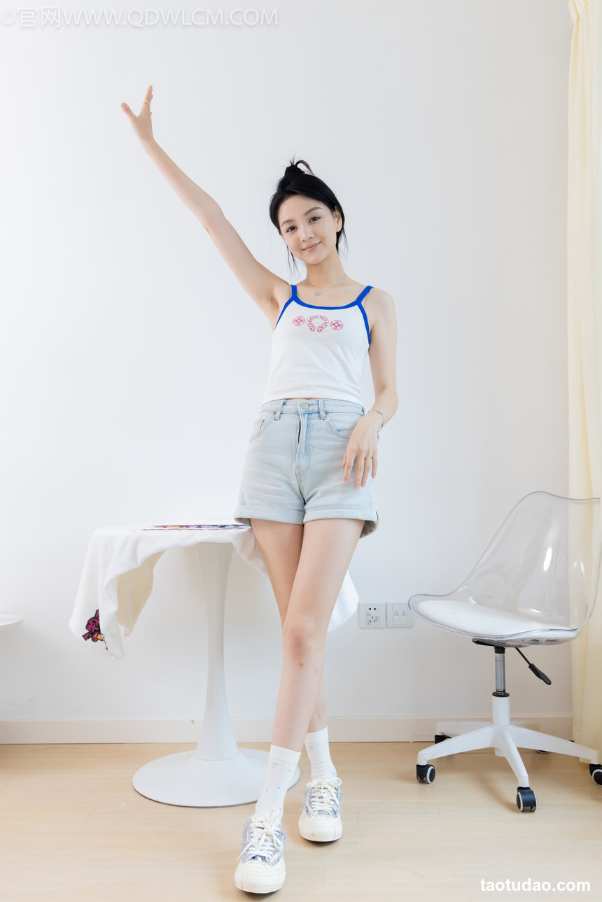 物恋传媒 No.2618 小野-高跟长靴、白棉袜、裸足 [180P1V-4.02GB]