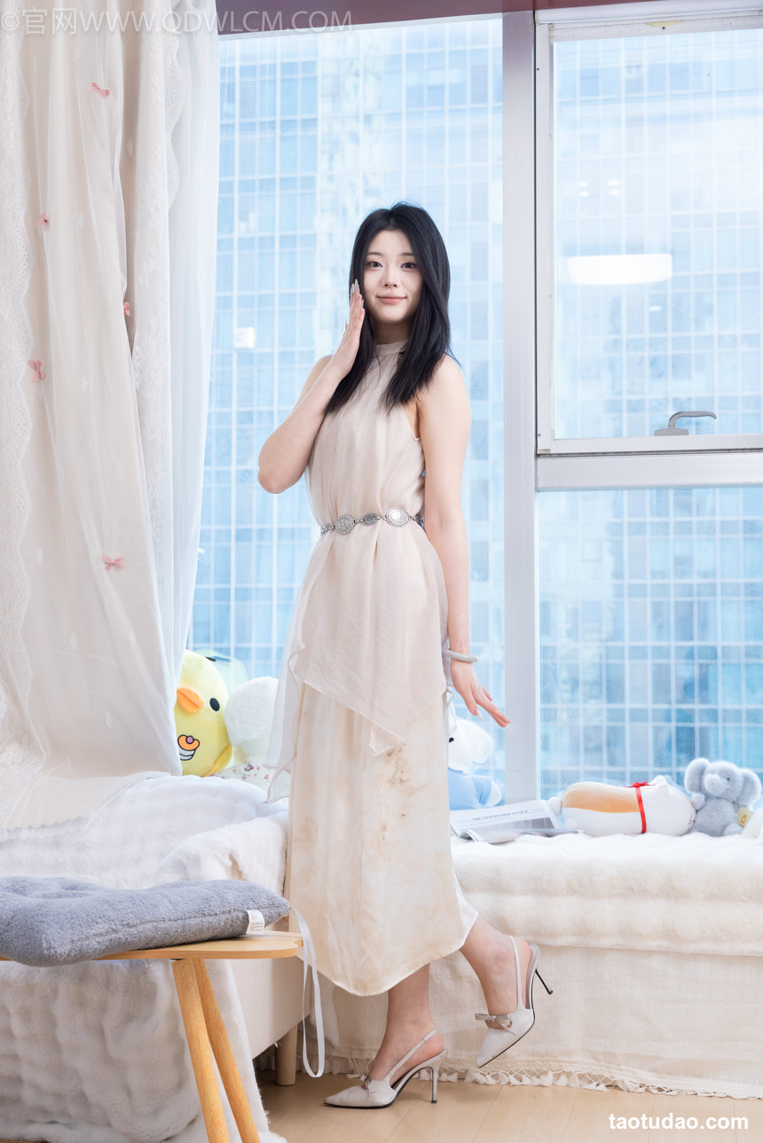 物恋传媒 No.2622 茯苓-帆布鞋、薄白丝、薄肉丝 [160P1V-3.93GB]