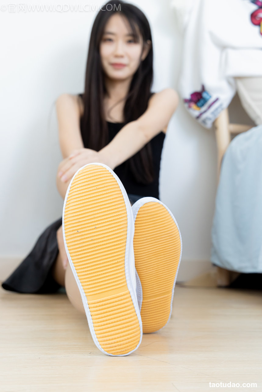 物恋传媒 No.2623 小暖-高跟鞋、白棉袜、裸足 [162P1V-3.90GB]