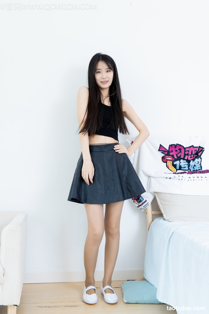 物恋传媒 No.2623 小暖-高跟鞋、白棉袜、裸足 [162P1V-3.90GB]